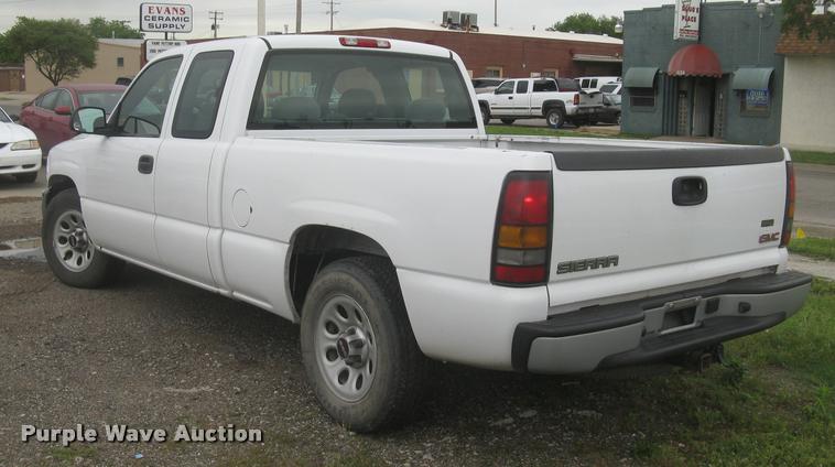 image for item L2336 2007 GMC Sierra Classic 1500 Ext. Cab pickup truck