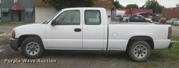 image for item L2336 2007 GMC Sierra Classic 1500 Ext. Cab pickup truck