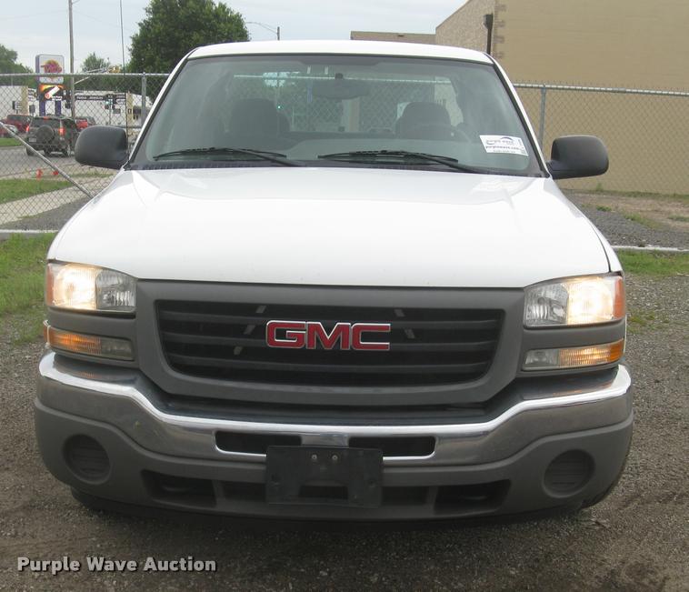 image for item L2336 2007 GMC Sierra Classic 1500 Ext. Cab pickup truck