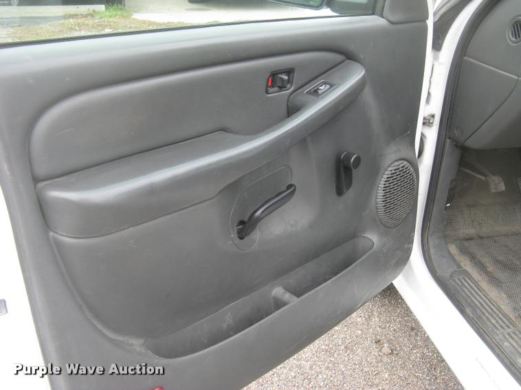 image for item L2336 2007 GMC Sierra Classic 1500 Ext. Cab pickup truck