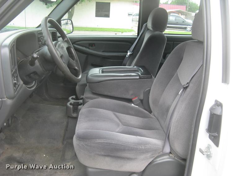 image for item L2336 2007 GMC Sierra Classic 1500 Ext. Cab pickup truck