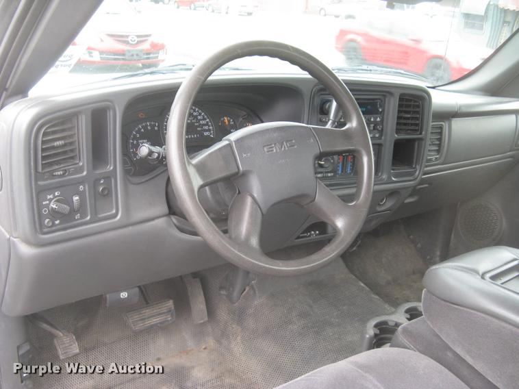 image for item L2336 2007 GMC Sierra Classic 1500 Ext. Cab pickup truck