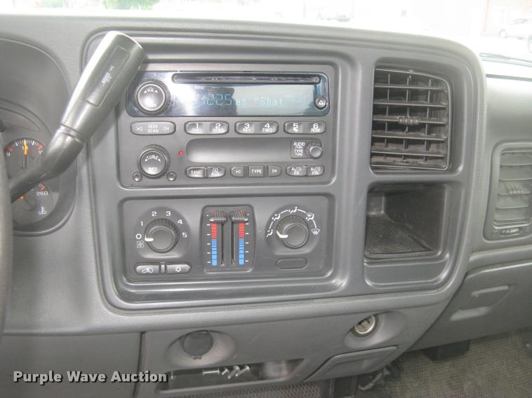 image for item L2336 2007 GMC Sierra Classic 1500 Ext. Cab pickup truck