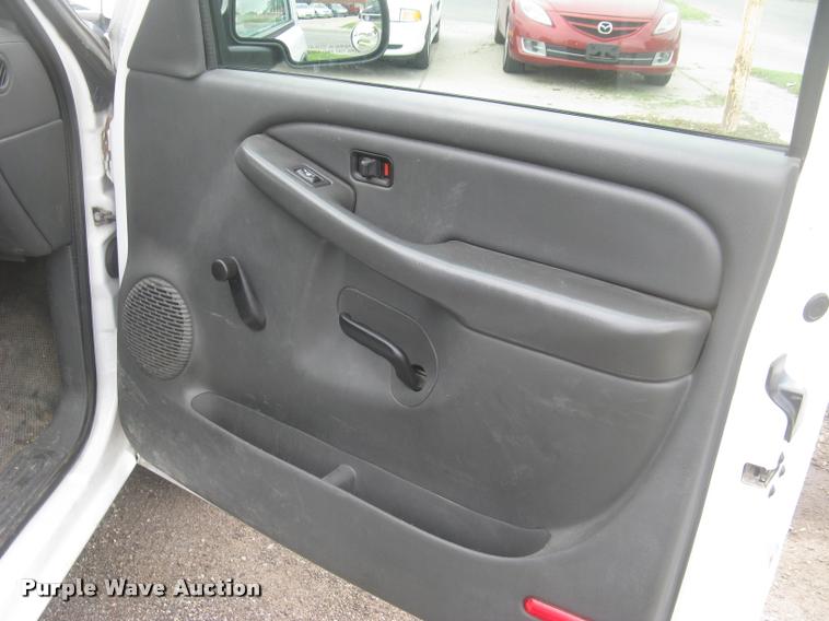 image for item L2336 2007 GMC Sierra Classic 1500 Ext. Cab pickup truck