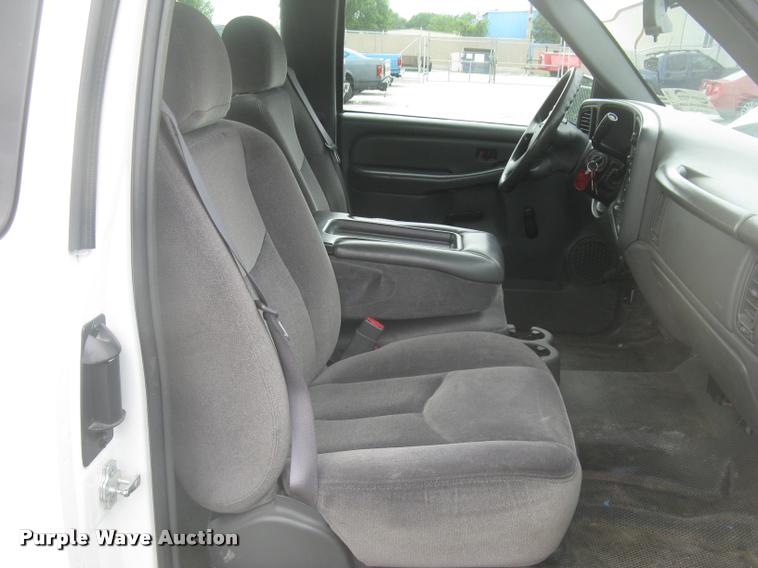 image for item L2336 2007 GMC Sierra Classic 1500 Ext. Cab pickup truck