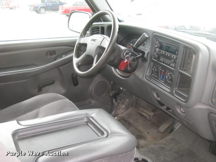 image for item L2336 2007 GMC Sierra Classic 1500 Ext. Cab pickup truck