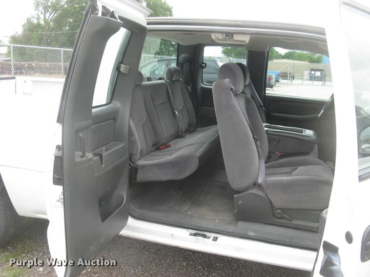 image for item L2336 2007 GMC Sierra Classic 1500 Ext. Cab pickup truck