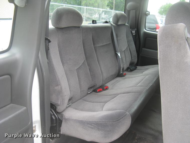 image for item L2336 2007 GMC Sierra Classic 1500 Ext. Cab pickup truck