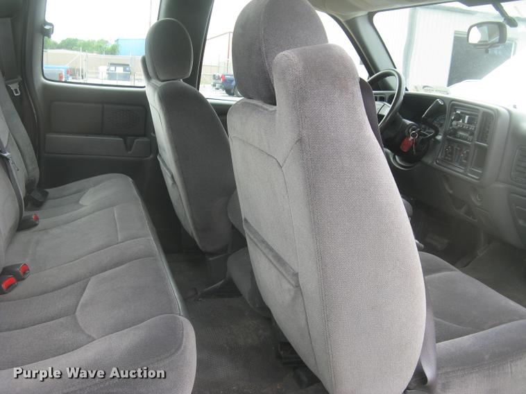 image for item L2336 2007 GMC Sierra Classic 1500 Ext. Cab pickup truck