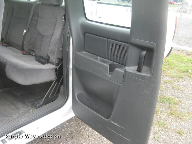 image for item L2336 2007 GMC Sierra Classic 1500 Ext. Cab pickup truck