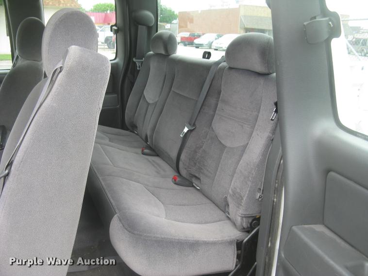 image for item L2336 2007 GMC Sierra Classic 1500 Ext. Cab pickup truck