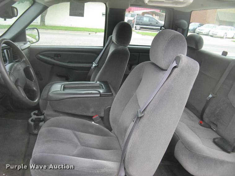 image for item L2336 2007 GMC Sierra Classic 1500 Ext. Cab pickup truck