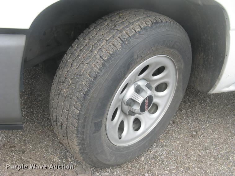 image for item L2336 2007 GMC Sierra Classic 1500 Ext. Cab pickup truck