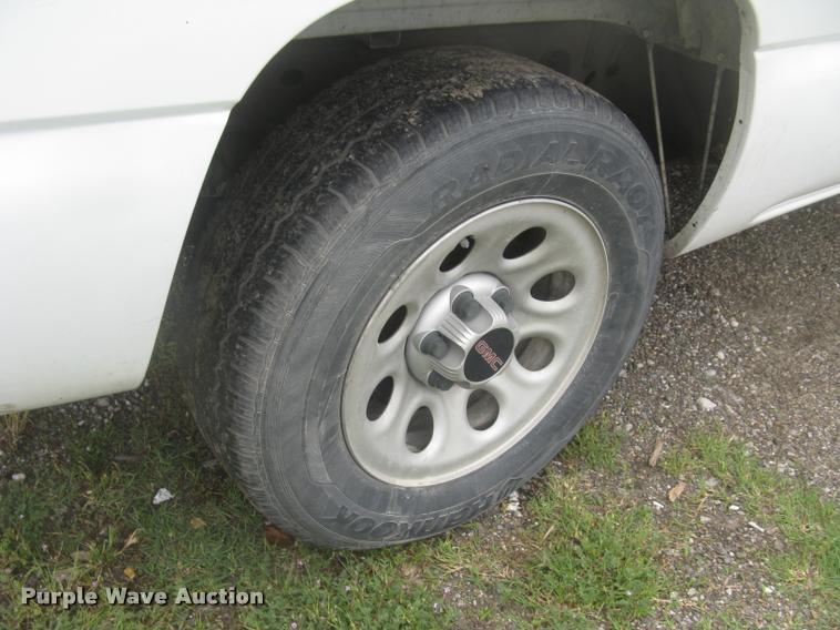 image for item L2336 2007 GMC Sierra Classic 1500 Ext. Cab pickup truck