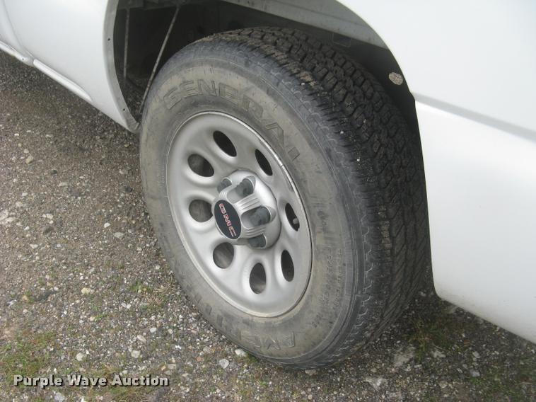 image for item L2336 2007 GMC Sierra Classic 1500 Ext. Cab pickup truck