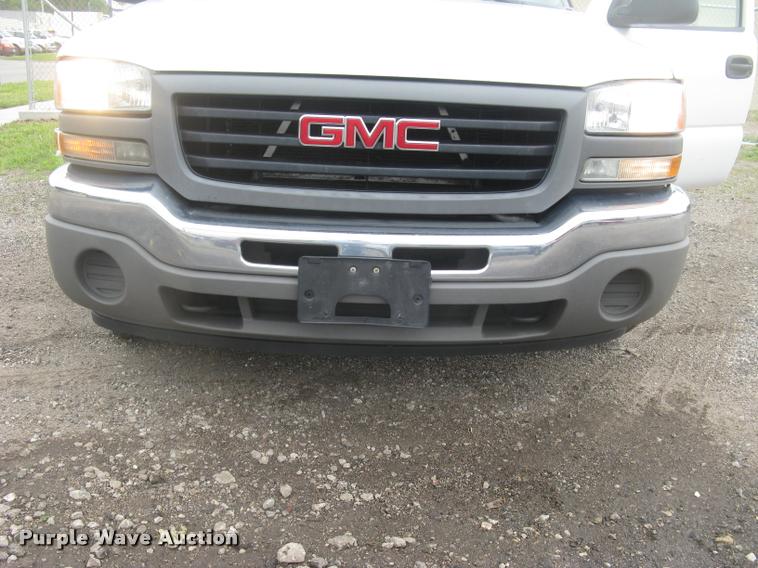 image for item L2336 2007 GMC Sierra Classic 1500 Ext. Cab pickup truck