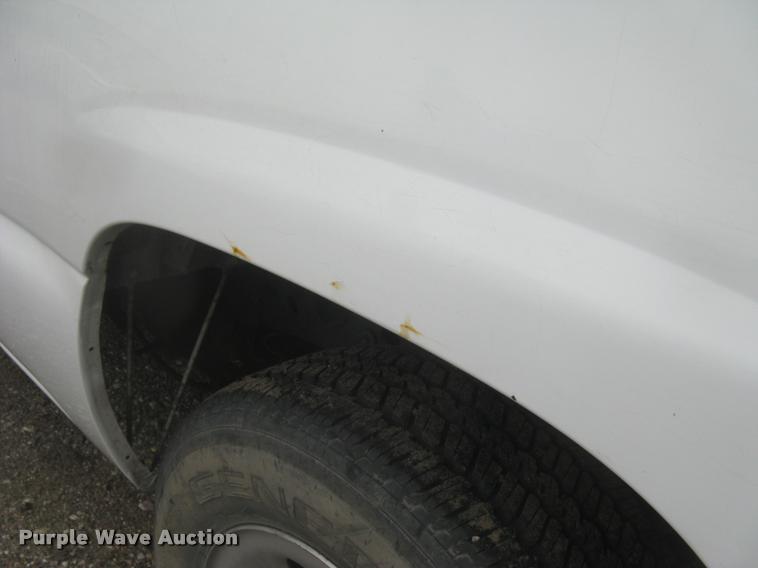 image for item L2336 2007 GMC Sierra Classic 1500 Ext. Cab pickup truck