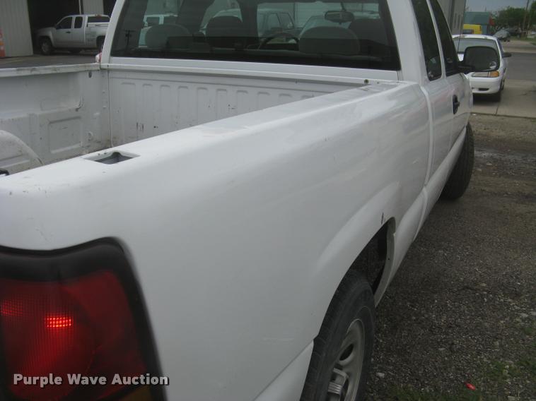 image for item L2336 2007 GMC Sierra Classic 1500 Ext. Cab pickup truck