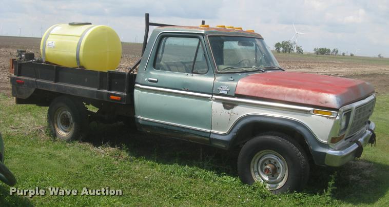 image for item L2348 1979 Ford F350 Ranger flatbed pickup truck