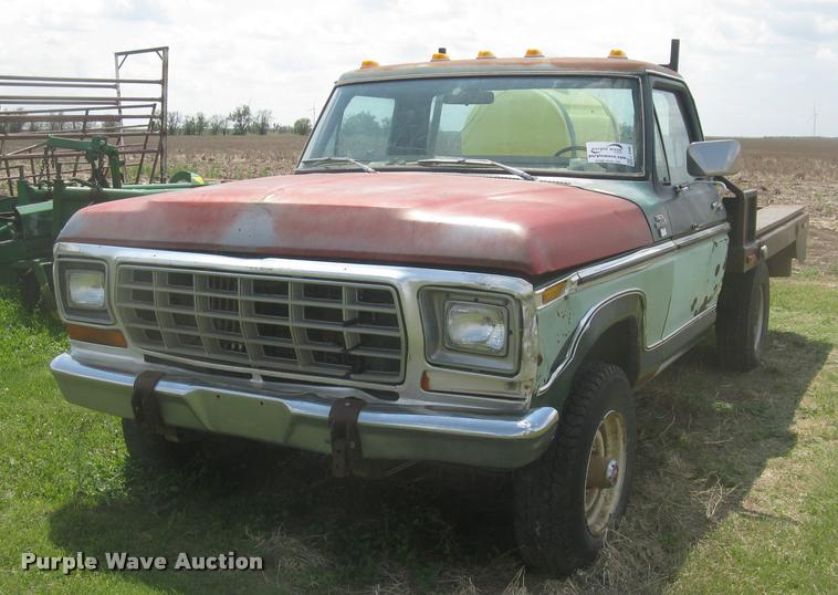 image for item L2348 1979 Ford F350 Ranger flatbed pickup truck