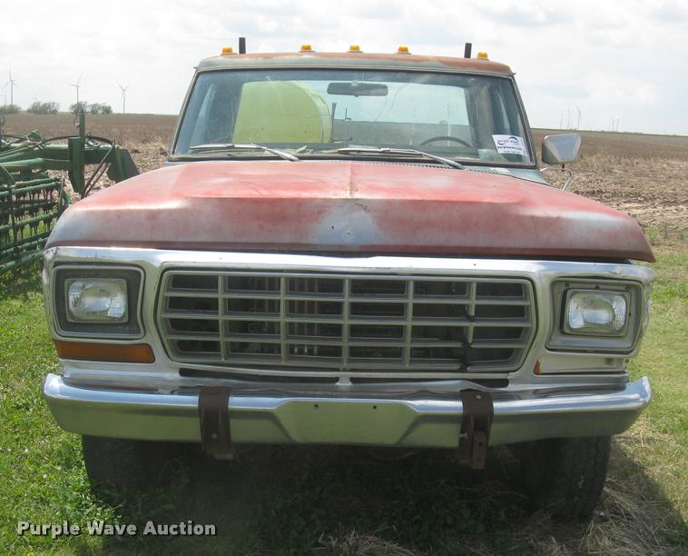 image for item L2348 1979 Ford F350 Ranger flatbed pickup truck