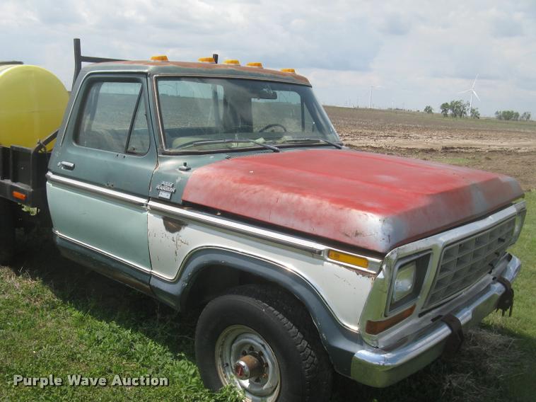 image for item L2348 1979 Ford F350 Ranger flatbed pickup truck