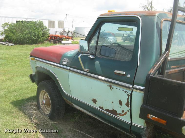 image for item L2348 1979 Ford F350 Ranger flatbed pickup truck