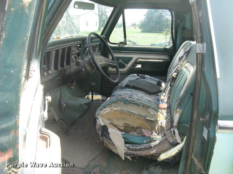 image for item L2348 1979 Ford F350 Ranger flatbed pickup truck