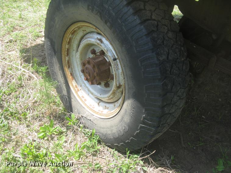 image for item L2348 1979 Ford F350 Ranger flatbed pickup truck