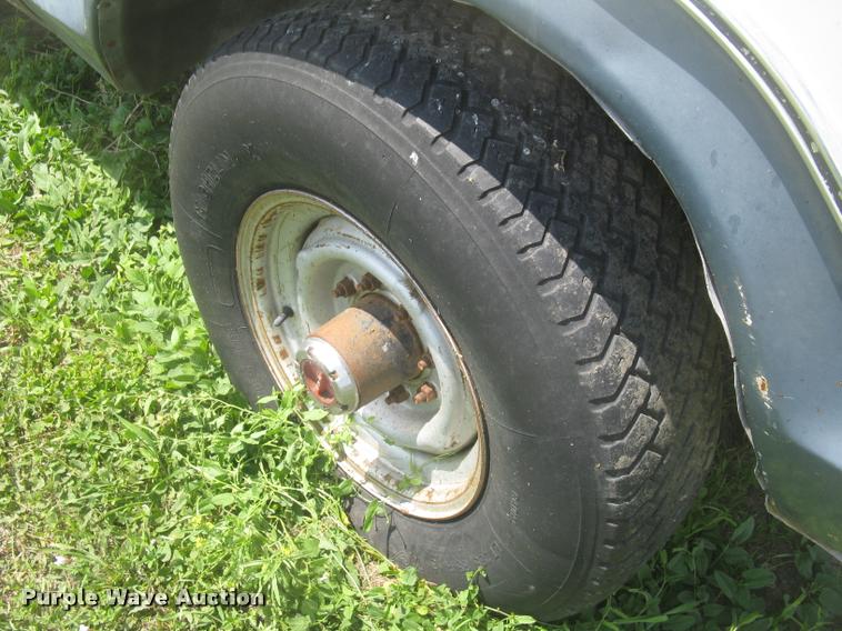 image for item L2348 1979 Ford F350 Ranger flatbed pickup truck