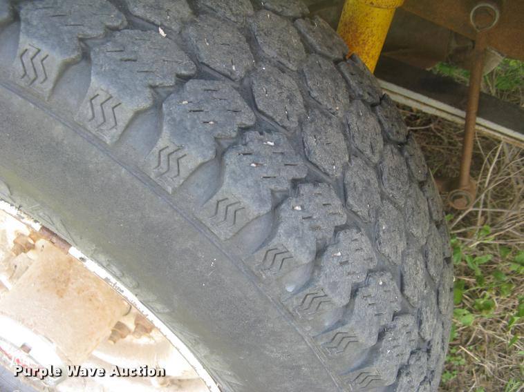 image for item L2348 1979 Ford F350 Ranger flatbed pickup truck