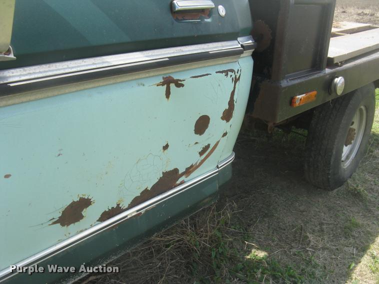 image for item L2348 1979 Ford F350 Ranger flatbed pickup truck