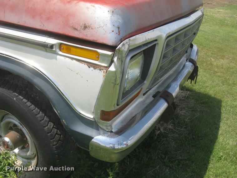 image for item L2348 1979 Ford F350 Ranger flatbed pickup truck