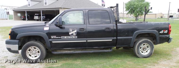 image for item L3133 2006 Chevrolet Silverado 2500HD Crew Cab pickup truck