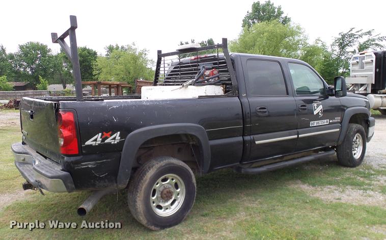 image for item L3133 2006 Chevrolet Silverado 2500HD Crew Cab pickup truck