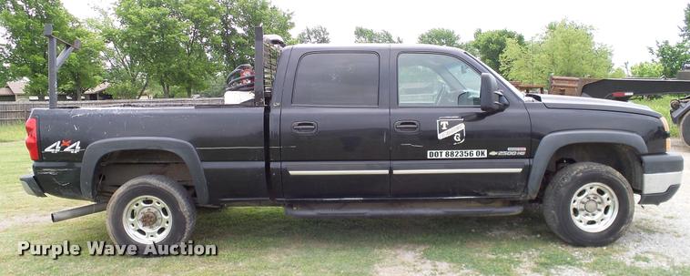 image for item L3133 2006 Chevrolet Silverado 2500HD Crew Cab pickup truck