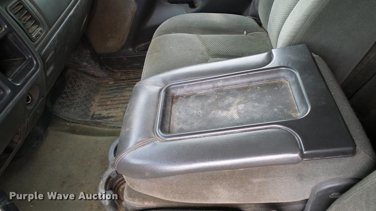 image for item L3133 2006 Chevrolet Silverado 2500HD Crew Cab pickup truck