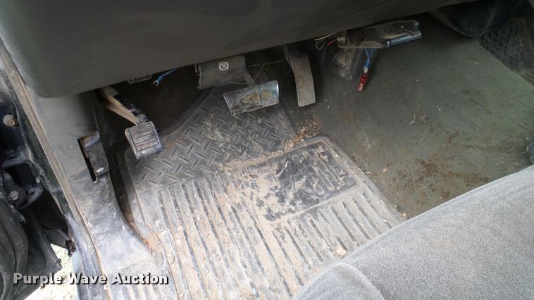 image for item L3133 2006 Chevrolet Silverado 2500HD Crew Cab pickup truck