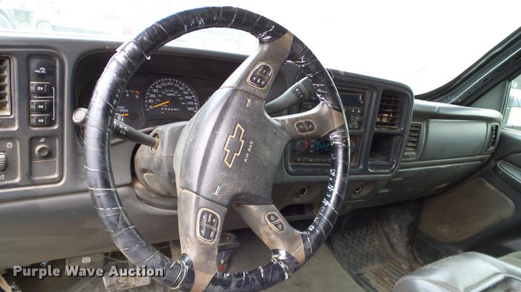 image for item L3133 2006 Chevrolet Silverado 2500HD Crew Cab pickup truck