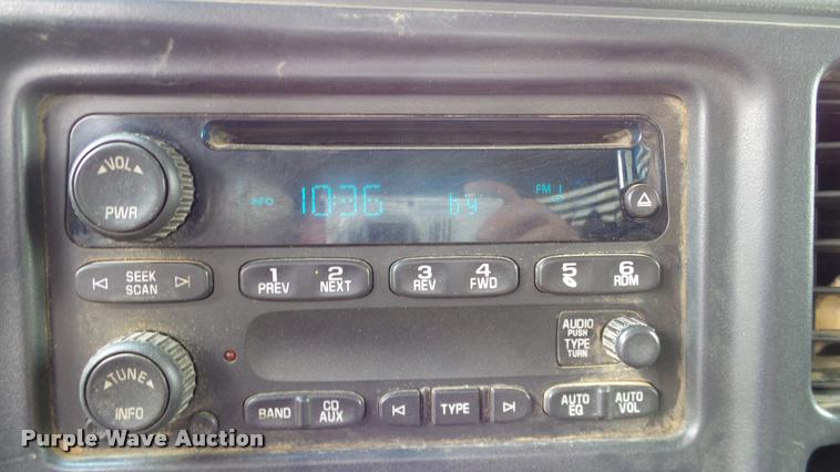 image for item L3133 2006 Chevrolet Silverado 2500HD Crew Cab pickup truck