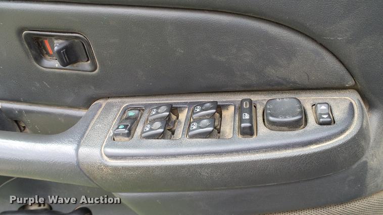 image for item L3133 2006 Chevrolet Silverado 2500HD Crew Cab pickup truck