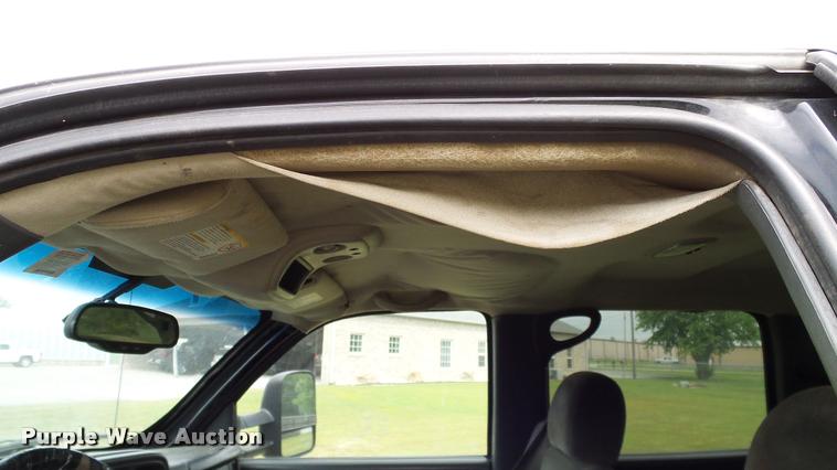 image for item L3133 2006 Chevrolet Silverado 2500HD Crew Cab pickup truck