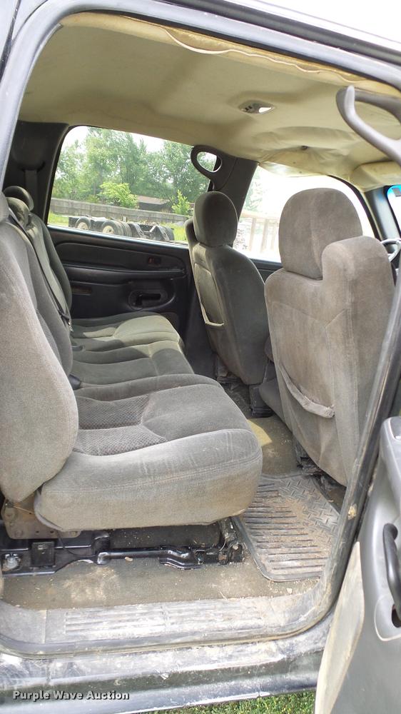 image for item L3133 2006 Chevrolet Silverado 2500HD Crew Cab pickup truck