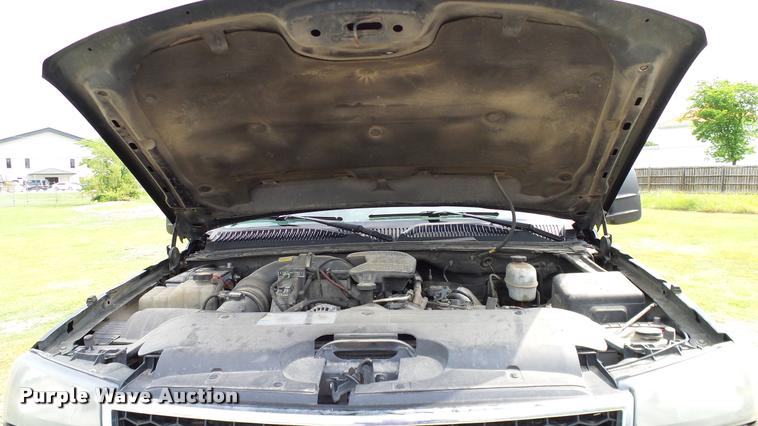 image for item L3133 2006 Chevrolet Silverado 2500HD Crew Cab pickup truck