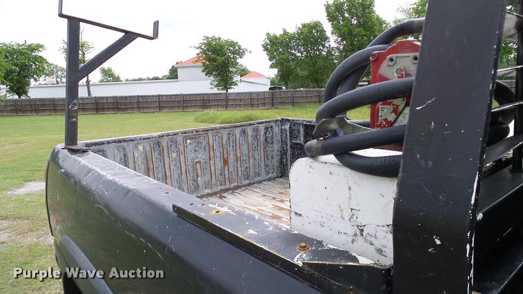 image for item L3133 2006 Chevrolet Silverado 2500HD Crew Cab pickup truck