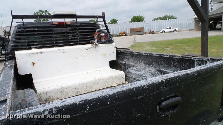 image for item L3133 2006 Chevrolet Silverado 2500HD Crew Cab pickup truck