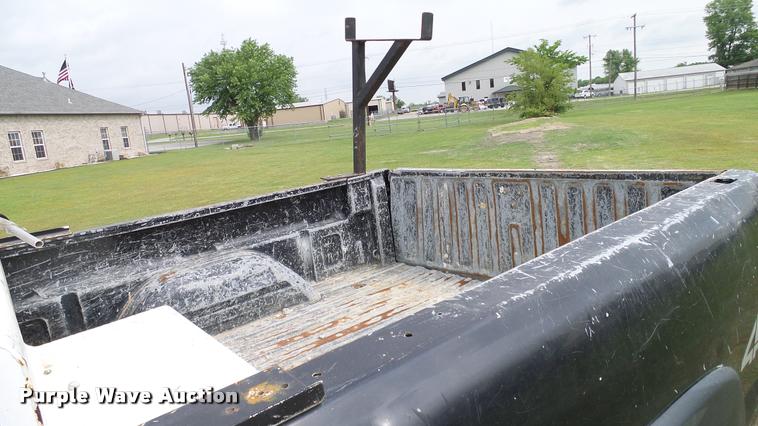 image for item L3133 2006 Chevrolet Silverado 2500HD Crew Cab pickup truck