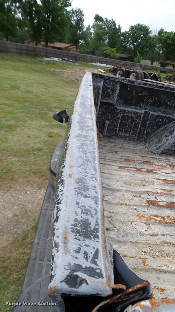 image for item L3133 2006 Chevrolet Silverado 2500HD Crew Cab pickup truck