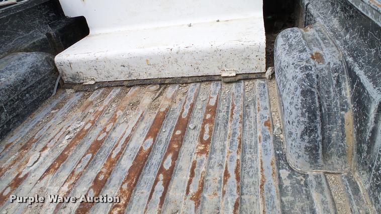 image for item L3133 2006 Chevrolet Silverado 2500HD Crew Cab pickup truck