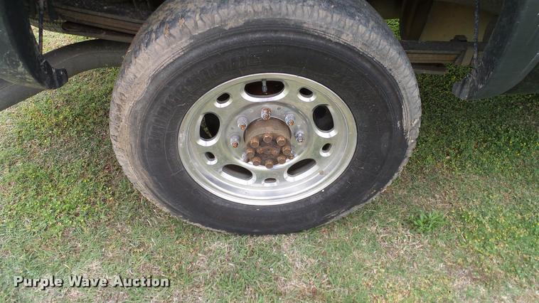 image for item L3133 2006 Chevrolet Silverado 2500HD Crew Cab pickup truck